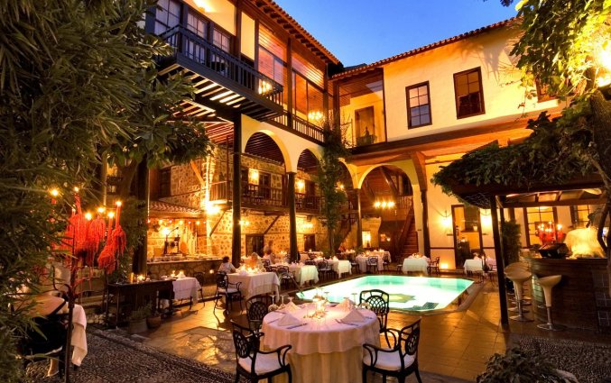 Terras van Hotel Alp Pasa in Antalya