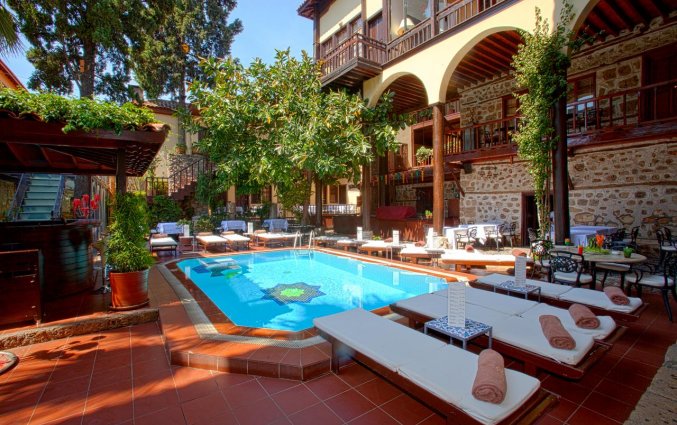 Zwembad van Hotel Alp Pasa in Antalya