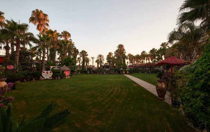 Tuin van Hotel Club Sera in Antalya