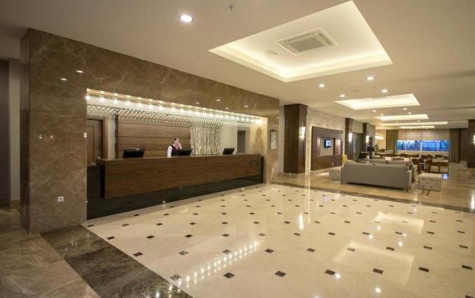 Lobby van Resort Ramada by Wyndham Lara in Antalya