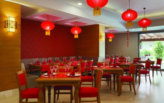 Restaurant van Resort Ramada by Wyndham Lara in Antalya