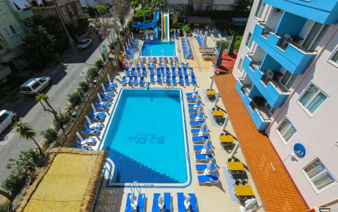 Zwembad en waterglijbanen van Hotel Club Big Blue Suit in Alanya