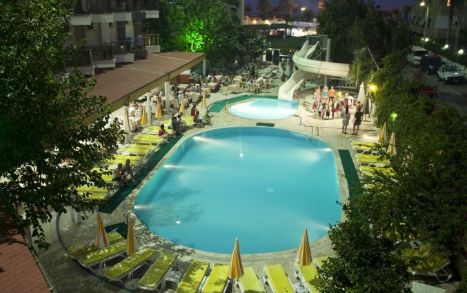 Zwembad van Hotel Monte Carlo in Alanya