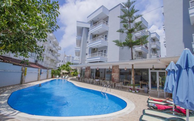 Zwembad van Hotel Blue Wave Suite in Alanya