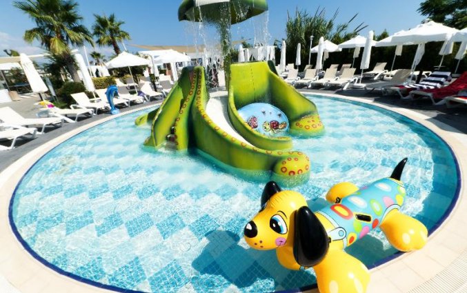 Buitenzwembad van Resort White City in Alanya