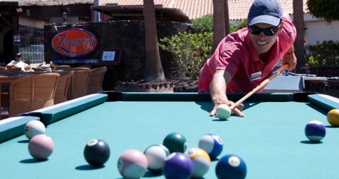 Pooltafel van Appartementen CLC Sunningdale Village op Tenerife