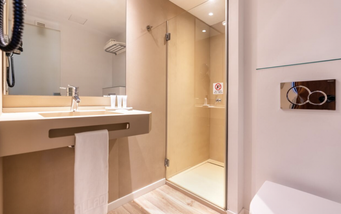 Badkamer van een tweepersoonskamer van Hotel Palladium op Mallorca