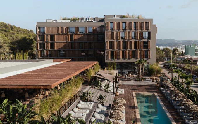 Zwembad van hotel OKU Ibiza