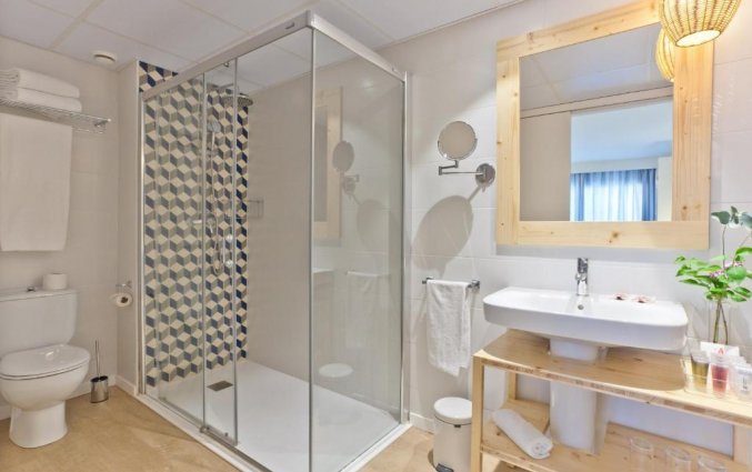 Badkamer van 30 Degrees - Hotel Pineda Splash Pineda de Mar