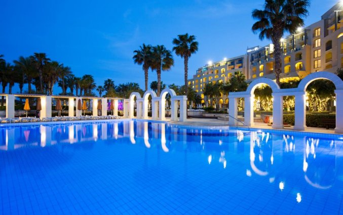 Zwembad bij Hilton Malta