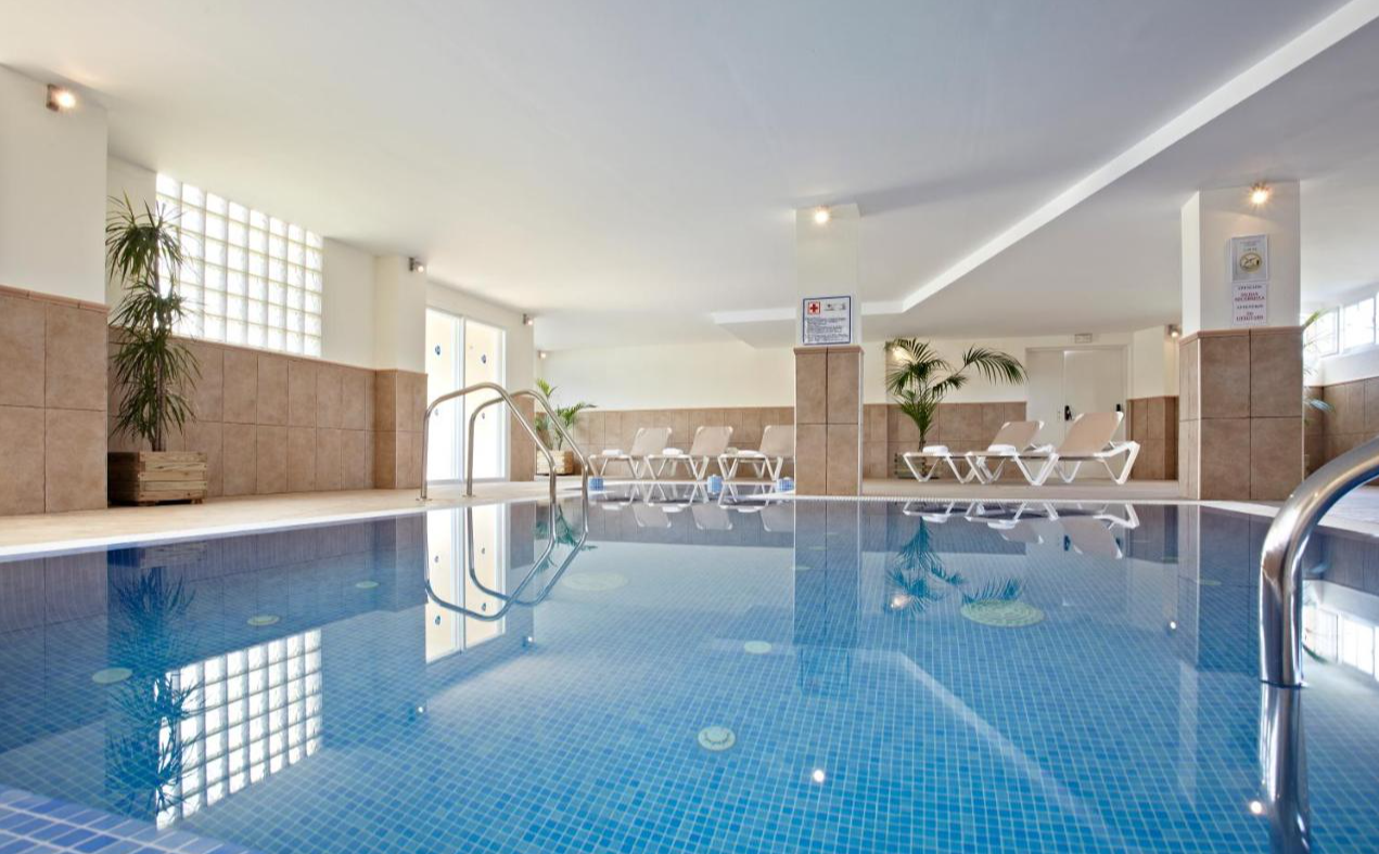 Binnenzwembad Grupotel Port de Alcudia Mallorca