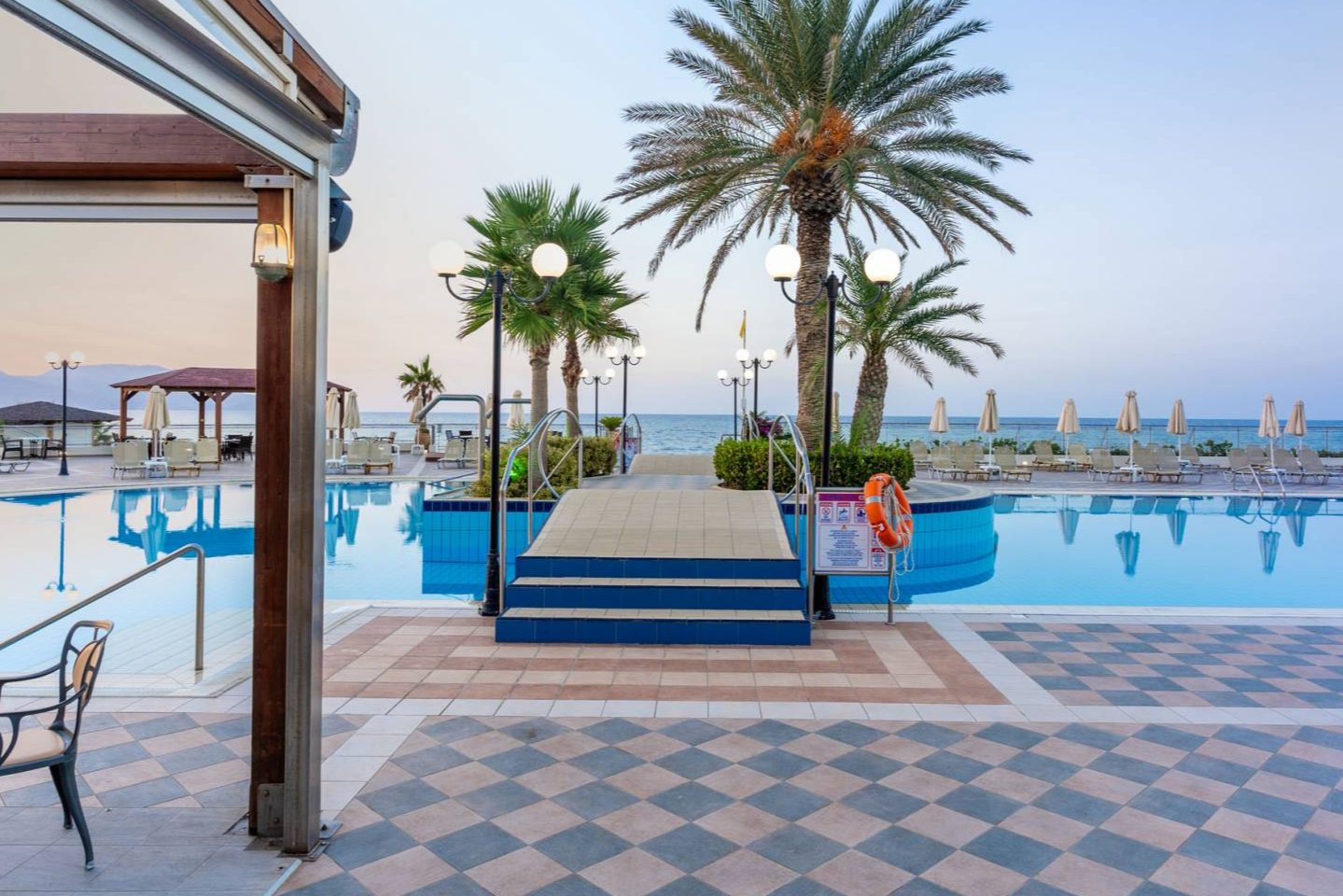 Hydramis Palace Beach Resort