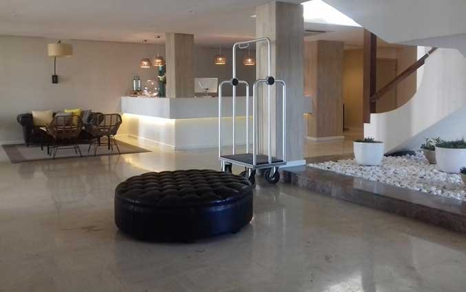 Ontvangstruimte van hotel Tres Torres op Ibiza