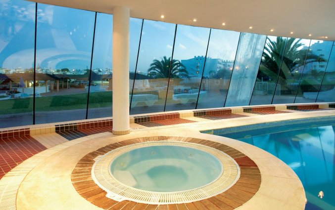 Binnenzwembad van Appartementen Paraiso Albufeira in Algarve