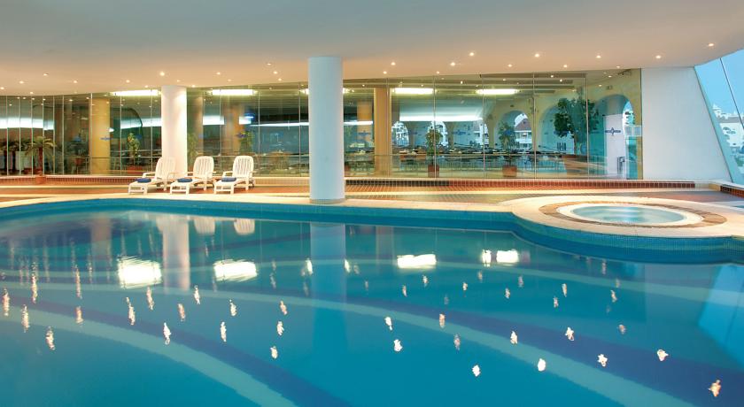 Binnenzwembad van Appartementen Paraiso Albufeira in Algarve