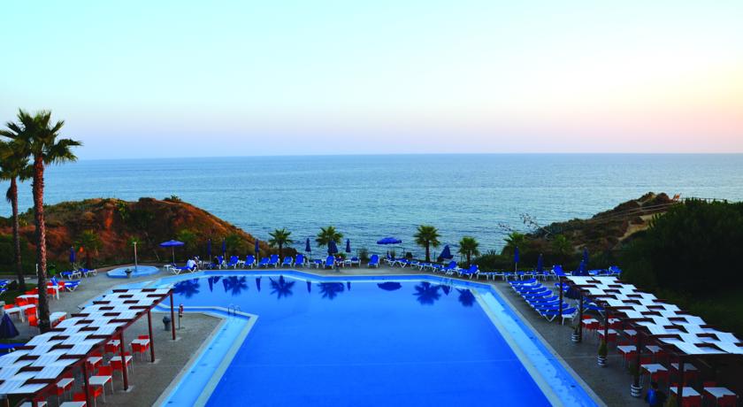 Buitenzwembad van Resort Auramar Beach in Algarve
