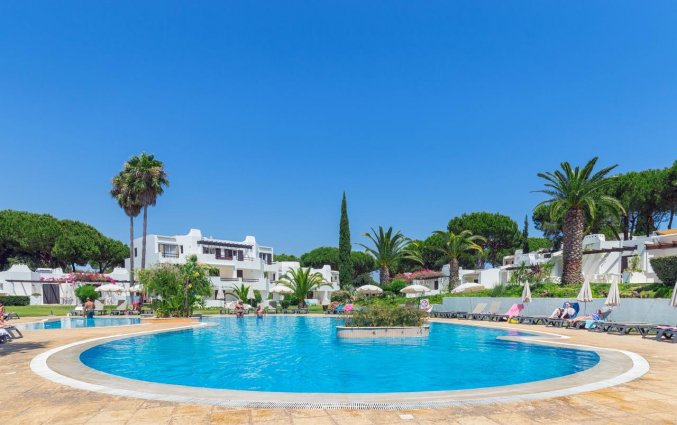 Buitenzwembad van Resort Balaia Golf Village in Algarve