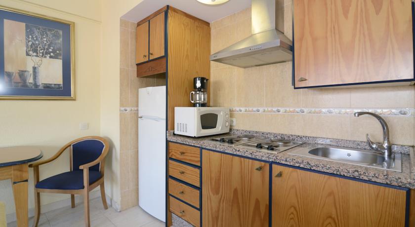 Keuken van een appartement van Appartementen PYR Fuengirola Costa del Sol