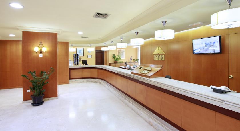 Receptie van Appartementen PYR Fuengirola Costa del Sol