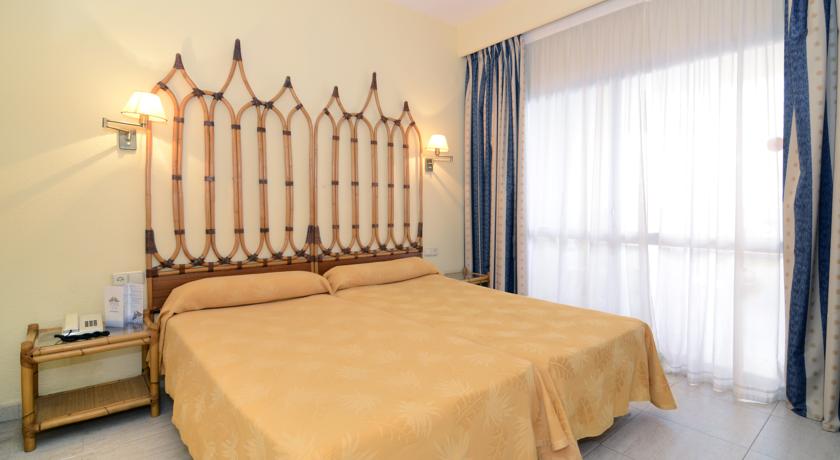 Slaapkamer van een appartement van Appartementen PYR Fuengirola Costa del Sol