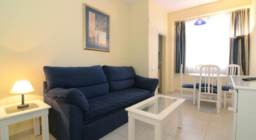 Woonkamer van een appartement van Appartementen PYR Fuengirola Costa del Sol