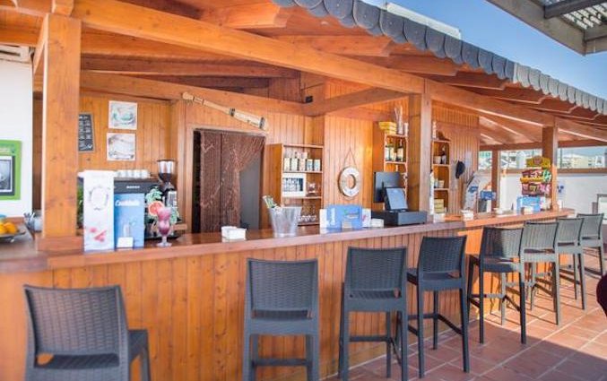 Bar van Hotel AlunaSun Lago Rojo in de Costa del Sol