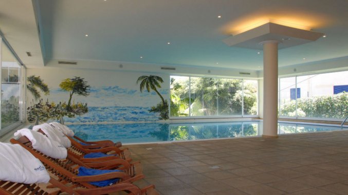 Binnenzwembad van Studio's Dorisol Buganvilia op Madeira