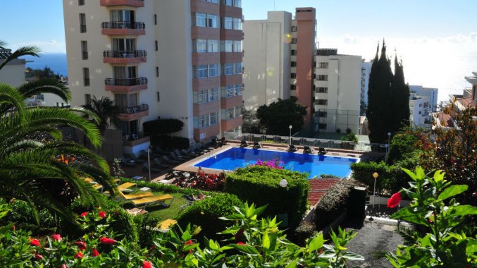 Buitenzwembad van Studio's Dorisol Buganvilia op Madeira