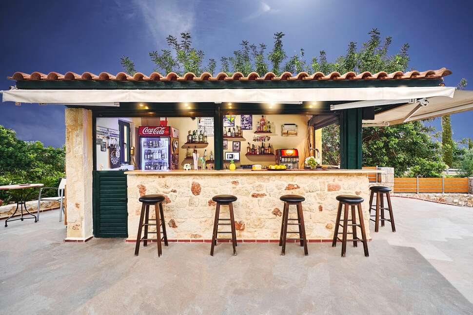 Dionysos Apartments and Studios