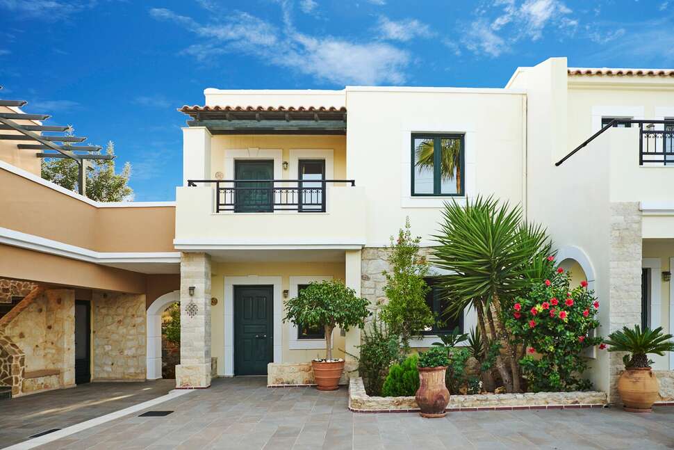 Dionysos Apartments and Studios