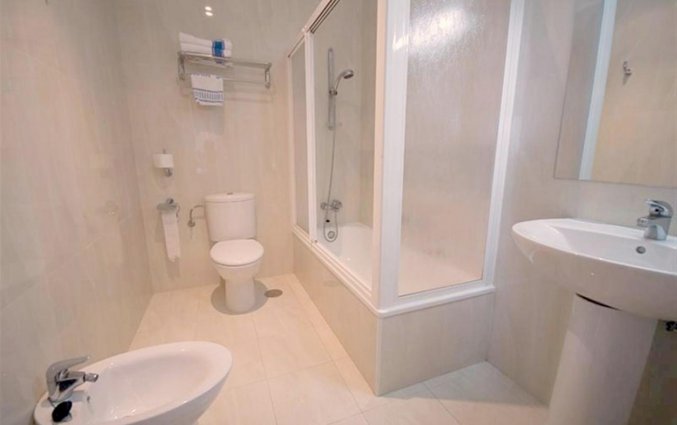 Badkamer in een kamer van hotel Rincon Sol aan de Costa del Sol