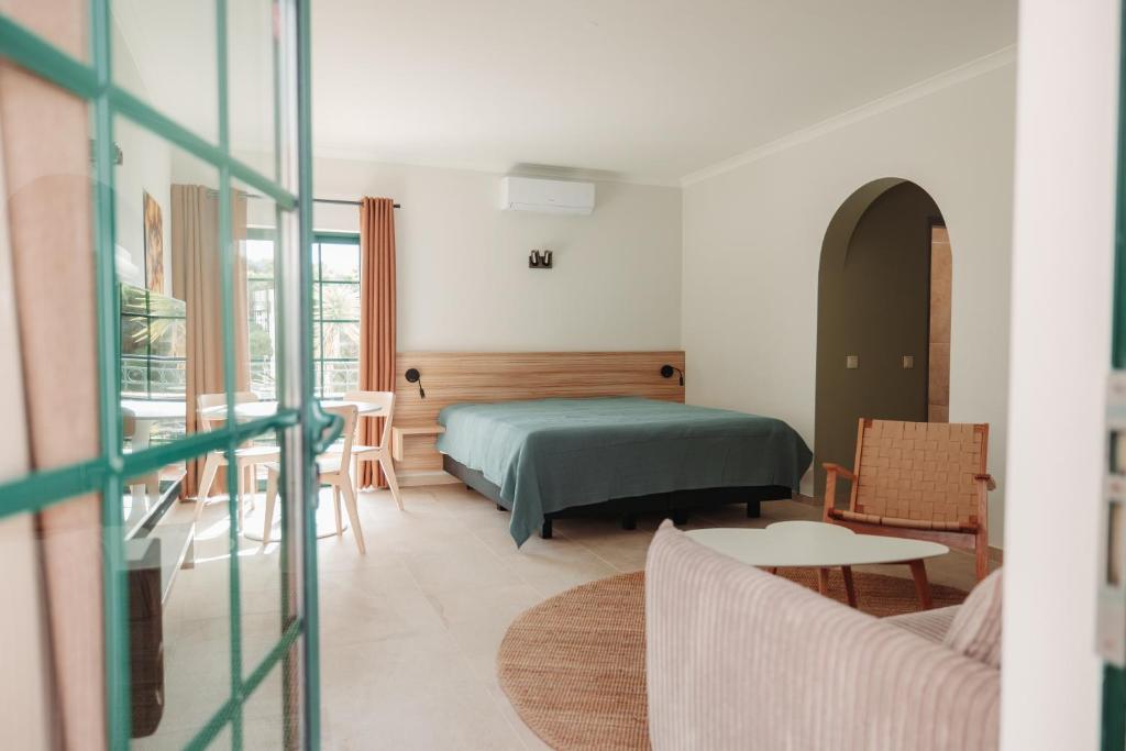 Casa Velha Apartments - slaapkamer met balkon