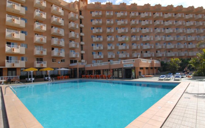 zwembad van appartementen Caribe