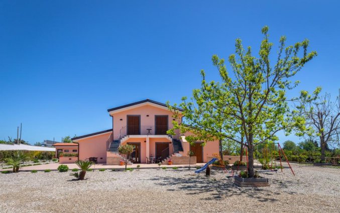 Gebouw van Hotel La Terra dei Sogni op Sicilie