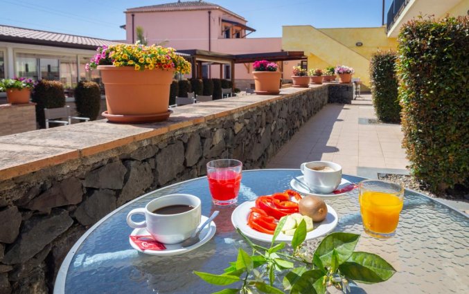 Terras van Hotel La Terra dei Sogni op Sicilie