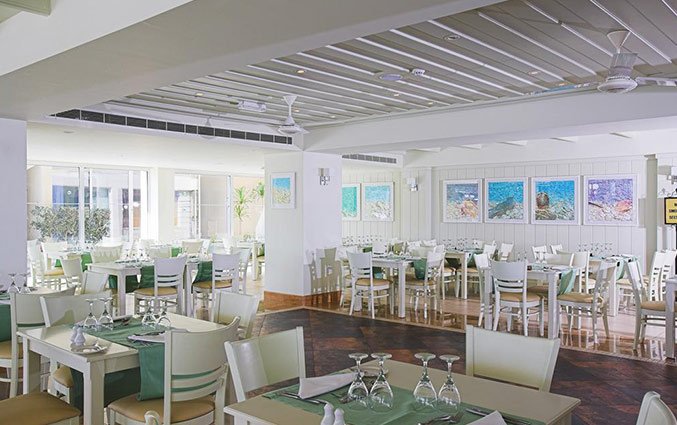 Eetzaal van Hotel Golden Bay Beach in Larnaca - Cyprus