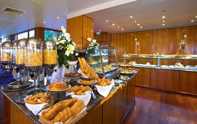 Ontbijtbuffet van Hotel Golden Bay Beach in Larnaca - Cyprus