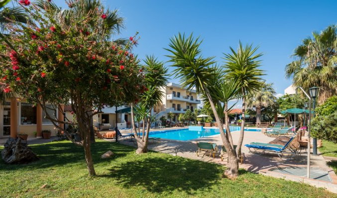 De tuin van Aparthotel Nireas Kreta