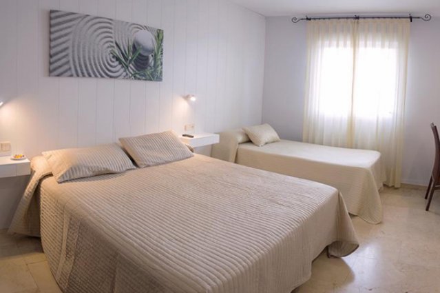 Tweepersoonskamer met tweepersoonsbed van Hotel Oasis