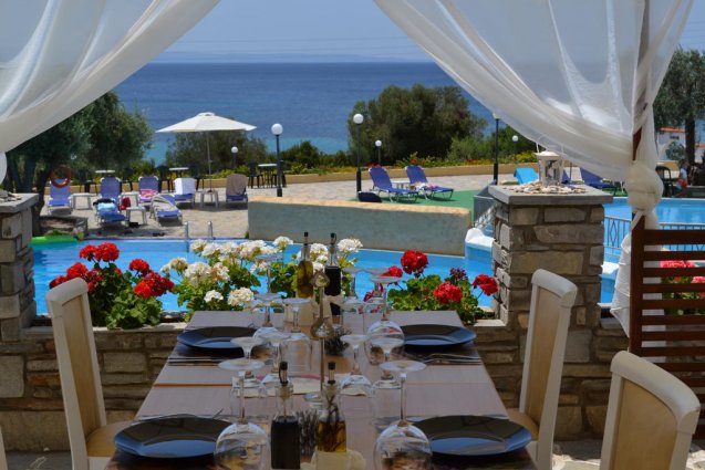 Eettafels van hotel Elea Village in Chalkidiki