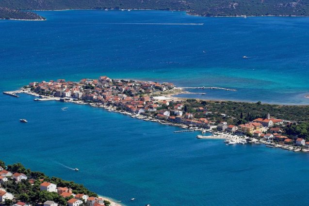 Bovenaanzicht van Hotel Spongiola in Dalmatië