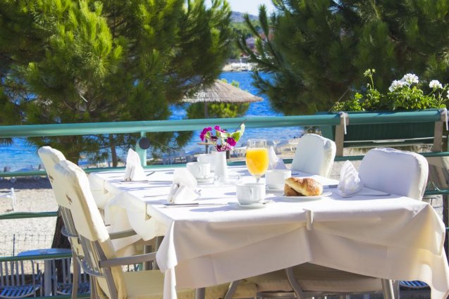 Terras van Hotel Spongiola in Dalmatië