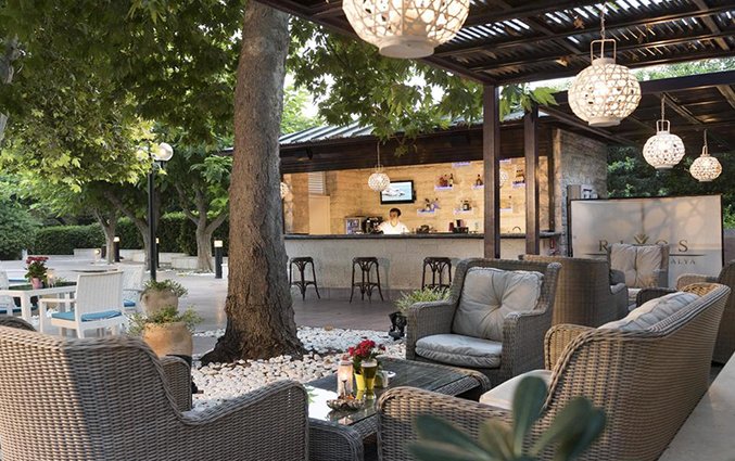 Terras van hotel Rixos Downtown Antlaya