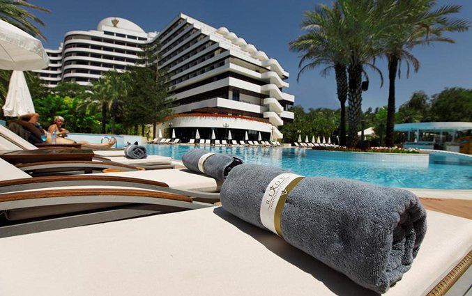 Zwembad van hotel Rixos Downtown Antlaya