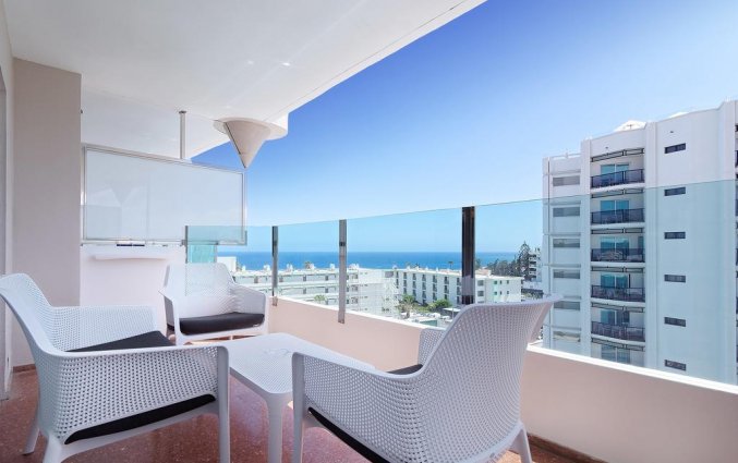 Balkon van een tweepersoonskamer van Hotel Escorial op Gran Canaria