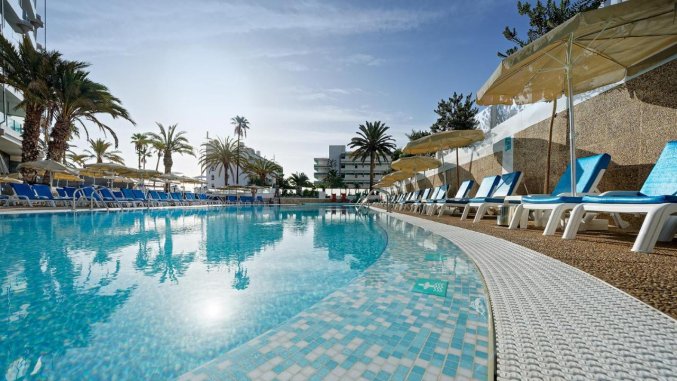 Buitenzwembad van Hotel Escorial op Gran Canaria