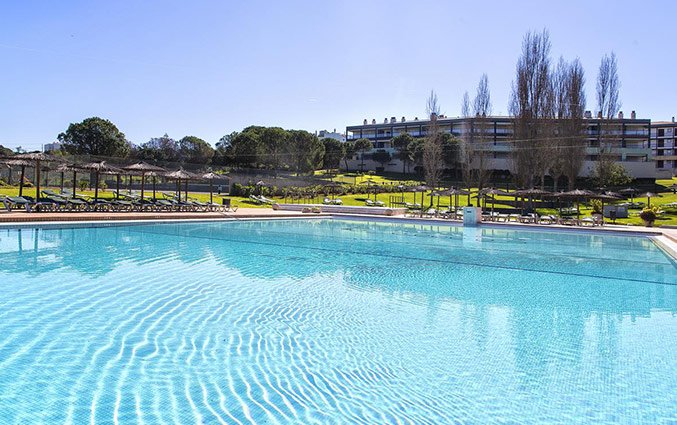 Buitenzwembad van Appartementen VitaSol Park in de Algarve