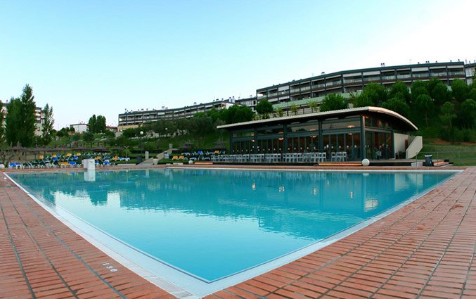 Buitenzwembad van Appartementen VitaSol Park in de Algarve