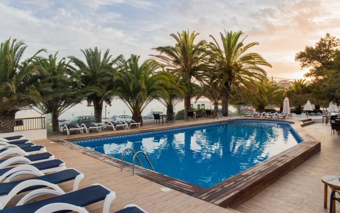 Buitenzwembad van Hotel Tagomago op Ibiza